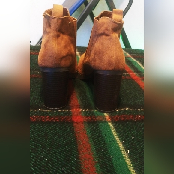 American Eagle Outfitters Tan Heeled Boots with Sleek Design - Picture 5 of 7